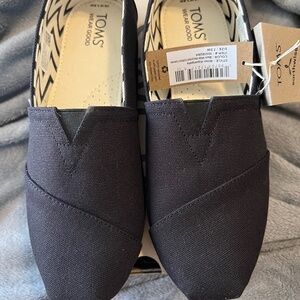 Women’s Tom’s shoes